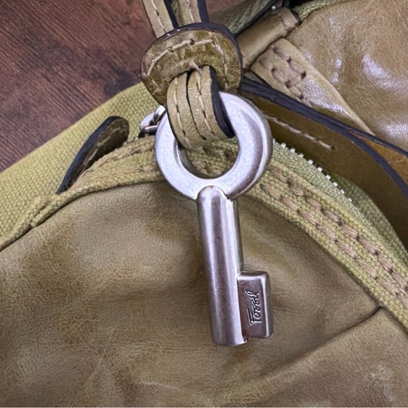 Fossil brand cross leather bag.green - Picture 7 of 10